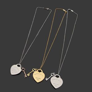 Designer Tiffansy Halsband Collana Key Halsband Hjärthalsband Pendant Halsband Kvinnor Män guld/Silver/Rose med fullt paket med varumärke som bröllop julklapp