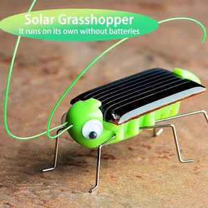 Nyhetsspel Solar Grasshopper Toy Puzzle Barn Valda present Simulering Insekt pojkar och flickor Science Education Funny Moving Kid 230718