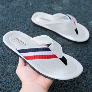 Slippare klassiska svarta flip flops för män sommar utomhus strand tofflor casual man andas thong sandaler med bågstöd glider l230718