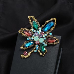 Brooches SKEDS Vintage Women Crystal Flower Jewelry Classic Christmas Elegant Brooch Pin For Lady Luxury Shiny Corsage Badges