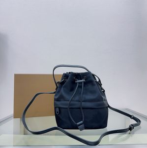 Высококачественная сумка-ведро Женская сумка через плечо Сумка на плечо из нейлонового материала Легкая, практичная, вместительная большая вместительность для соответствия повседневным модным тенденциям