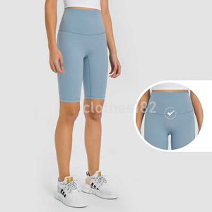 Modepersonlighet Kvinnor Yoga Femte byxor Designer Gym Shorts Badminton Lämplig för utomhus Aerobics Vacation Sports Running Leggings DK167