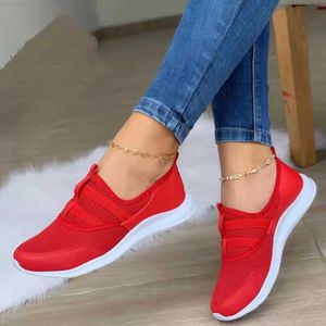 Sukienka Buty Sneakers buty dla kobiet kliny modowe buty swobodne kobiety 2022 Damie Mokasyna okrągłe palce na zewnątrz solidny płaski poślizg na chaussure femme l230717