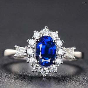 Klusterringar Koncise Blue Crystal Sapphire Gemstones Diamonds For Women White Gold Silver Color Jewelry Bijoux Bague Fashion Accessory