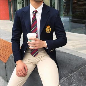 Blazer per abiti da uomo Giacca da abito di alta qualità Stile coreano British College Gentleman Fashion Badge Design Blazer blu scuro215U