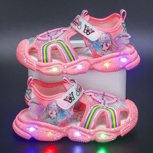 Sandalet karikatür LED LIGHT UP SANDALLAR Prenses Kızlar Moda Işık Çocuklar Sandalet Yaz Ayakkabı Çocuk Kız Led Aydınlık Hafif Sandalet 230718