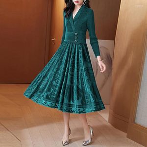 Casual Dresses Qian Han Zi Designer Fashion Pleated Dress for Woman Retro Golden Velvet Burn Flowers Slic Slim Luxury