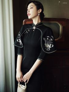 エスニック服Qipaoイブニングドレスブラックサテン刺繍チョンサムドレス大サイズチョンサムケープ2ピースセットチャイニーズ