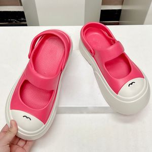 Kadın Sandallar Tasarımcı Platform Topuklar 4cm Terlik Pompalar Yuvarlak Ayak Parlak Ayakkabı Ayakkabı Ayakkabı Ayak Pembe Yeşil Kauçuk Sole Ladies Plaj Ayakkabı Flip Flips