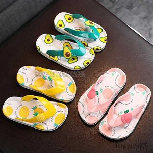 Slipper Tecknad fruktmönster flip flop barn sommar nya tofflor baby flickor strandskor reser barn ljus bärbar sandal r230718