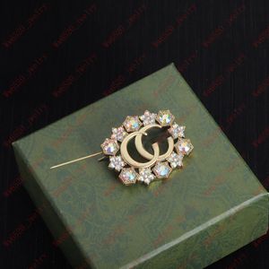 Double letter diamond-set crystal flower brooch antique gold design sense jewelry designer premium gift banquet wedding