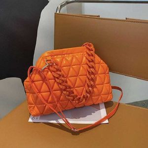 Röda kvinnors quiltade lyx vadderad väska 2022 Big Green Purple Leather Shoulder Bags for Women Designer Luxury Orange Handväskor