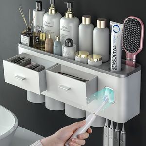 Tandborstehållare Tandborstehållare väggpunchfri automatisk tandkräm Squeezer Dispenser Badrum Förvaring Makeup Rack Tillbehör Munnvätt Cup 230718