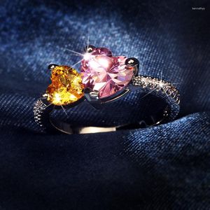 Klusterringar utsökta 925 silver högkvalitativ rosa dubbel persika hjärtsimulering diamant klo set zirkon kvinnlig ringengagemang