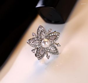 Brooches Female Simple Pearl Crystal Flower For Women Luxury Silver Color Zircon Alloy Plant Round Brooch Safety Pins