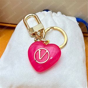Projektantka breloczki damska różowy sercowy pierścionek luksusowy klęcznik klasyczny litery Portachiavi Złota łańcuch mody torb