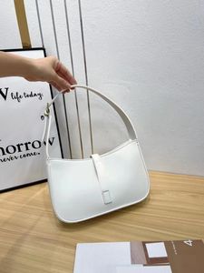Lüks çantalar tasarımcı çanta omuz çantası pürüzsüz deri softail ince eyer çantaları omuz çantaları üzerine harfli sele çantalar mektup düğmesi tasarımı moda çok yönlü kadın çantası