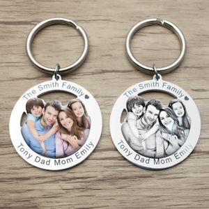 Keychains Lanyards Personlig PO Keychain Custom Picture Keyring Family Portrait Key Chain Graved Smyckesgåvor till hennes familjemedlems gåva 230718