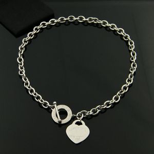 Lyxhalsband Halsband Designer T C Men smycken Rose Gold Silver Plated Heart Tag rostfritt stål smycken designer smycken halsband står för långa halsband