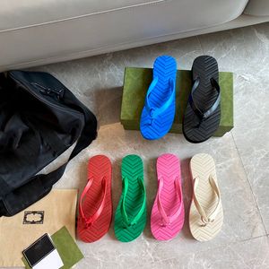 Novos chinelos de praia femininos de verão Chinelos Sandálias Sola de borracha moda de alta qualidade Sapatos casuais em forma de V Calçados de fábrica de designers de luxo femininos Tamanho 35-42