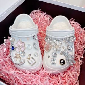 Scarpe per buche per bambini estivi Girl Crystal Pearl Fashion Sandals da spiaggia per esterni Slifori per bambini genitore 230718