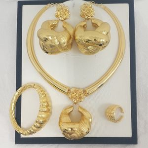 Bröllopsmycken uppsättningar Dubai Gold Color Smycken Set For Women Indian Earring Halring Nigeria Marockan Bridal Accessorie Wedding Armband Party 230719