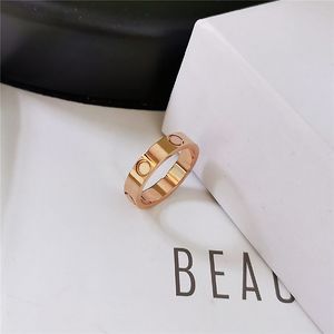 Pierścień weselny pierścienie miłosne dla mężczyzn luksusowe metalowe imprezę punkowe modne akcesoria świąteczne prezenty srebrne platowane Jewlery Designer for Women C23