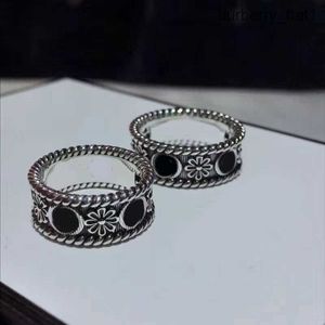 Leverera grossist klassisk mens designer ring kärleksringar för kvinnor spöke skalle lyx ring pläterad vintage silver bokstav mode unisex homme bague