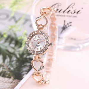 Relógios de pulso elegantes e compactos femininos com pulseira digital relógio diamante diamante pêssego coração pulso quartzo