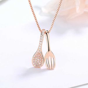 Carino Bling Cubic Zirconia Cucchiaio e forchetta Charms Collana con ciondolo Personalità Girocollo Catena Piccolo Ciondolo in oro rosa Collari per gioielli Accessori per le donne all'ingrosso