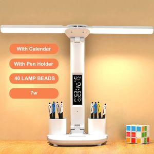 Annan heminredning LED -skrivbordslampa multifunktionsbordslampa med kalender USB Touch Night Light med pennhållare för sovrumsläsningslampa de chevet 230718