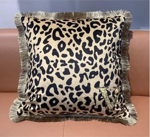 Luxury Leopard Mönstrad kudde Case Velvet Tassel Cushion Decorative Pillow Cushion Designer Fashion Cushions Bomullsskydd Heminredning Kuddar