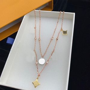 Collane di alta qualità Ciondolo di moda Ciondolo da donna alla rinfusa Lettera per adulti Piatto d'argento Oro bianco Regalo di nozze personalizzato fine Wi272u