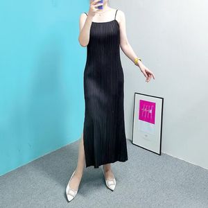 2023 New ISSEY Pleated Dress Luxury Strap Dress Solid Side Split Dress