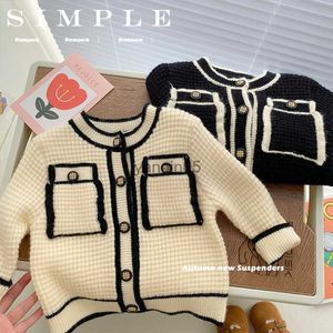 Pullover 2023 Inverno Toddler Girls Contrasto maglione lavorato a maglia Giacche Abbigliamento per bambini Primavera Neonata Moda Maglieria Bambini Cardigan Top HKD230719