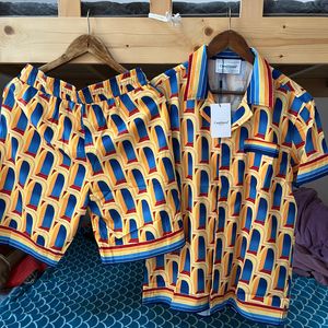 Mens Casual Shirts Real Pos Casablanca Shirt Högkvalitativ fulltryck Kontrast Kort ärm Polo Cardigan Löst passande herrskjorta 230718