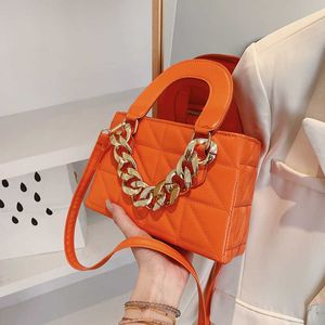 Kadınlar için mini turuncu tote çantalar 2022 Hit Kırmızı Çantalar ve Çantalar Bayanlar Mini Mavi Deri Omuz Çantası Beyaz Çanta Crossbody