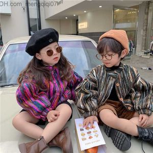 Płaszcz ubrania dla dzieci 2022 jesień zima koreańscy chłopcy i dziewczęta w stylu Hongkongu w stylu multi kolorowa tkanina baseballowa płaszcz dziecięcy Z230719