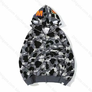 BAPE HOODIESデザイナーフーディーサメのラミナス女性スウェットシャツ文字迷彩フーディー特大の綿のセーターフーディーバイジーフーディー37yv