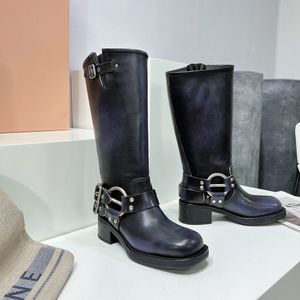 Cinto com fivela Couro bovino Botas de motociclista Joelho com salto grosso Botas de cavaleiro Botas de cavaleiro com bico quadrado Botas de tornozelo para mulheres Sapatos de grife de luxo Calçados de fábrica com caixa