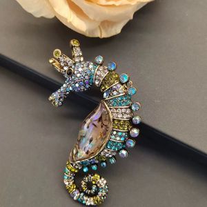 Pins Brooches Medieval Vintage Light Luxury Retro Heavy Industry Quality Czech Color Zircon Small Hippocampus brooch with versatile temperamen 230718