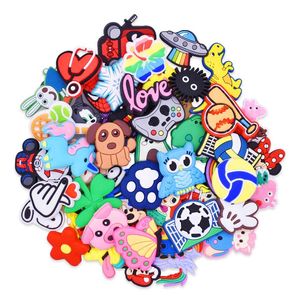 30-200PCS Whole Random Cartoon Pig Shoes Charms Animal Croc Buckle For Kids X-mas Party Gift Shoe Decration Accessories198W