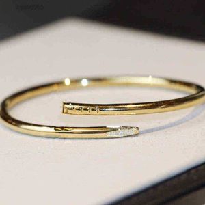 Bracciale rigido in acciaio argento dorato Bracciale tempestato di diamanti Designer Lettera c Home Uomini e donne Regalo di compleanno classico popolare