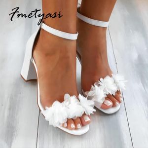 Abendschuhe, weiße Damen-Absätze, Blumen-Sandalen, Sommer-Hochzeitsschuhe, Brautschuhe, schwarze dicke Absätze, Party-Schuhe, modische offene Zehen-Damen-Pumps 230719