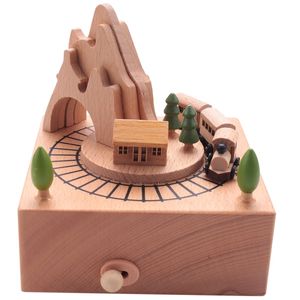 Dekorative Objekte Figuren Spieluhr aus Holz mit Bergtunnel und kleiner beweglicher Magneteisenbahn spielt 230718