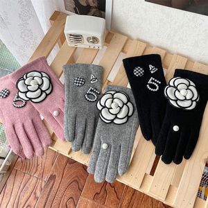 Five Fingers Gloves High Quality Winter For Women Classic Brand Camellia Touch Screen Female Thick Mittens Driving Glove 2021240Z