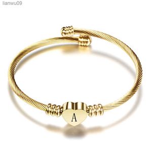 Pulseira de coração de aço inoxidável de cor dourada com letras iniciais de moda alfabeto pulseiras para mulheres 1141 L230704