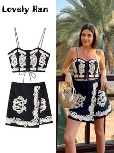 Vestidos sexy urbanos bordados saias curtas 2023 verão baddie conjunto de duas peças feminina croppd chique tops assimétricos mini conjuntos 230720