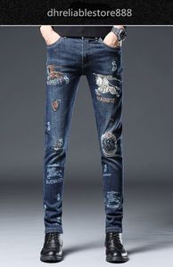 Mäns jeans Slim Fit Small Foot Embroidery Fashion Märke Elastiska små raka benbyxor mångsidiga high end casual byxor för män