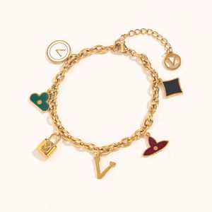 Pulseira de pulseiras de joias de luxo pulseiras de charme para mulheres jóias da moda Flor Heart Heart Stoneless Aço Jeweller Gold Plated Diamond Designer Bracelet